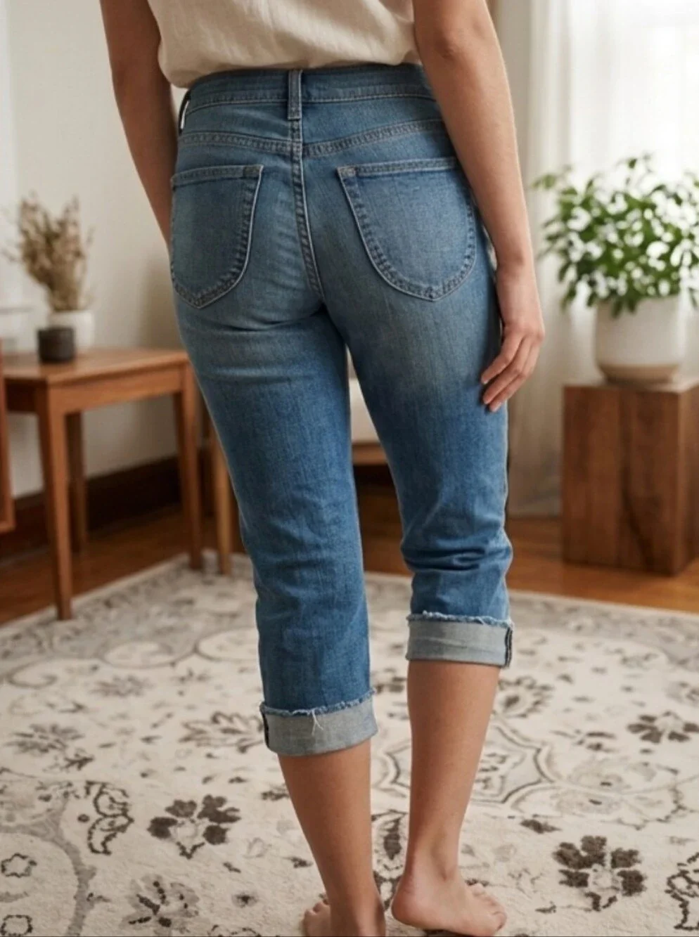The Diva Women's Blue Rolled-Cuff Distressed Capri Jeans Old Navy Size 10